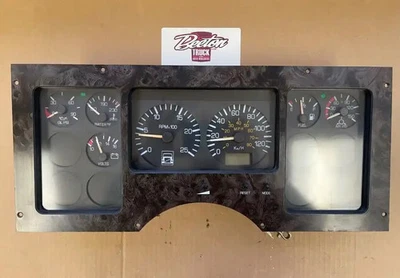 1996 Volvo WG painel de instrumentos P/N: 8161332 - Imagem 1 de 4