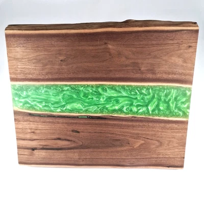 Tábua de cortar madeira de acácia 19 x 16 polegadas resina epóxi esmeralda grande decoração de cozinha - Imagem 1 de 4