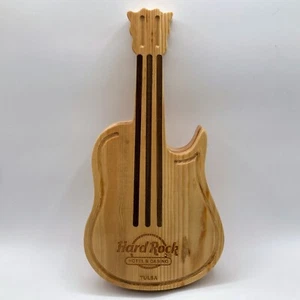 Juego de herramientas y tablero de queso para guitarra bambú Hard Rock Hotel & Casino Tulsa 14"x7,5" - Imagen 1 de 5