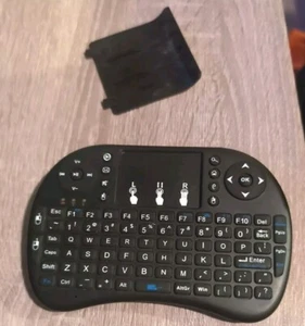 Black 2.4G Mini Wireless Keyboard with Touchpad/PC/Tablets No USB Receiver - Picture 1 of 5