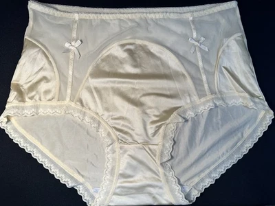 ~Calcinha de náilon marfim e renda corte alto tamanho XL renda sedosa macia cobre bem sem etiquetas  - Imagem 1 de 4