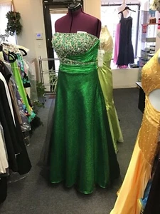 Kiss Kiss Green Beaded Special Occasional Evening Prom Ball Gown size 22 - Picture 1 of 7