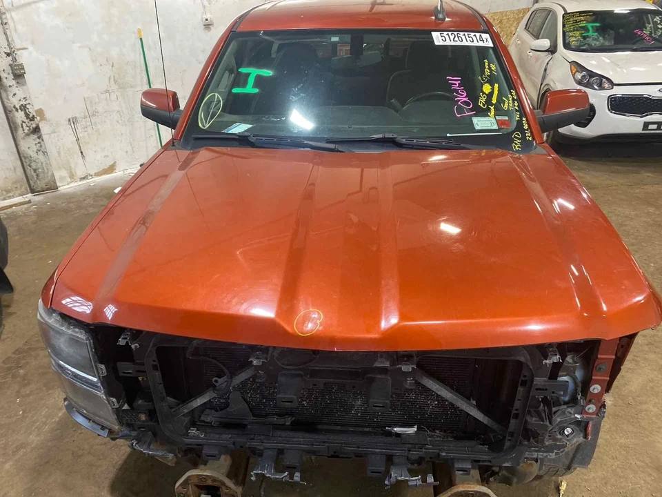 Used Hood fits: 2015 Chevrolet Silverado 1500 pickup  Grade C Foto 1 de 4
