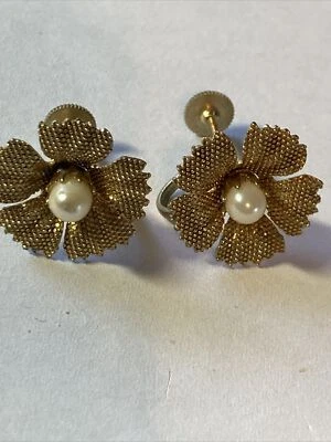 10k Gold Filled /plated Textured Floral .71" Screw back on Earrings OLD Vintage - Image 1 of 4