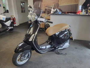 2023 Vespa Primavera 125 - Low Mileage + Free Accessories Included - Picture 1 of 13
