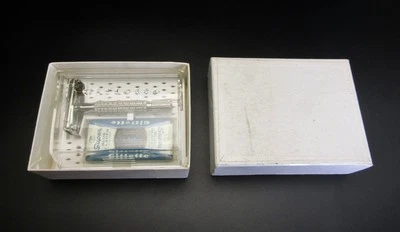 GILLETTE VTG FLARE TIP Nickel Plated TTO Razor  Made In ENGLAND 1963 UNUSED COND - Image 1 of 4