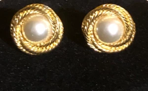 Vintage NAPIER Gold Tone Braided Round Faux Pearl Screwback Earrings - Picture 1 of 6