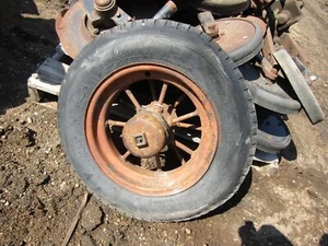 ANTIQUE JOHN DEERE RUNNING GEAR SPOKED RIM RUBBER TIRE ASSEMBLY JD-2122 - Picture 1 of 11