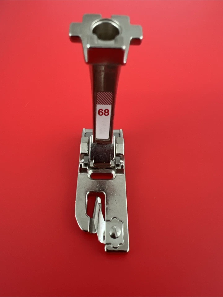Pie dobladillo Bernina genuino de 2 mm con rollo y carcasa #68 - nuevo estilo Foto 1 de 1