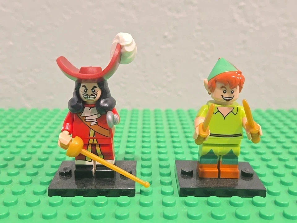 LEGO Peter Pan y Capitán Garfio Minifiguras - Serie Disney Foto 1 de 1