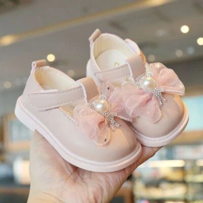 Bebés Niñas Niños Pequeños Fiesta Vestido Arco Princesa Zapatos Arco Jardín Plano Cuero Bombas Foto 1 de 4