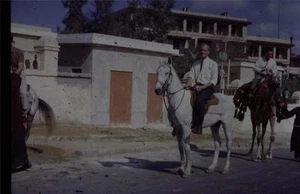 35mm Colour Slide- Heading off to visit the Pyramids - Egypt 1964 - Bild 1 von 1
