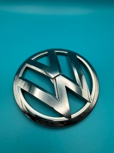 OEM 2012 - 2019 Volkswagen VW Beetle Front Emblem Badge Logo Hood 5C5-853-600-A - Picture 1 of 6
