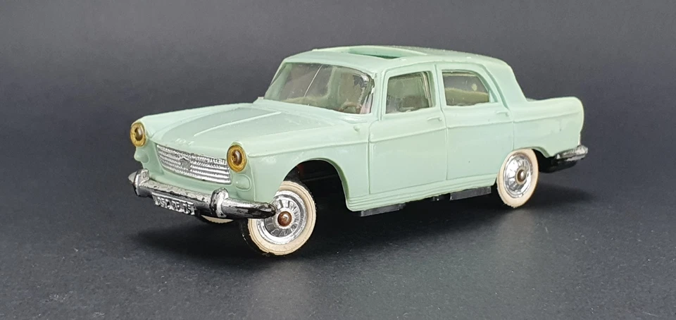 ANCIEN NOREV # 51 - PEUGEOT 404 - PLASTIQUE - ANNÉES 60 - Photo 1/4