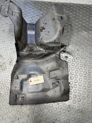 Protector térmico tanque gasolina #70-95-98 Nissan 240Sx S14 OEM 17285-70F05 gasolina Foto 1 de 4