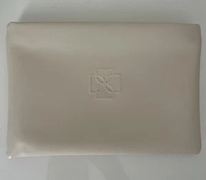 NWT Devon Windsor Elegant Cream Swimsuit Bag with Embossed Logo - Picture 1 of 7