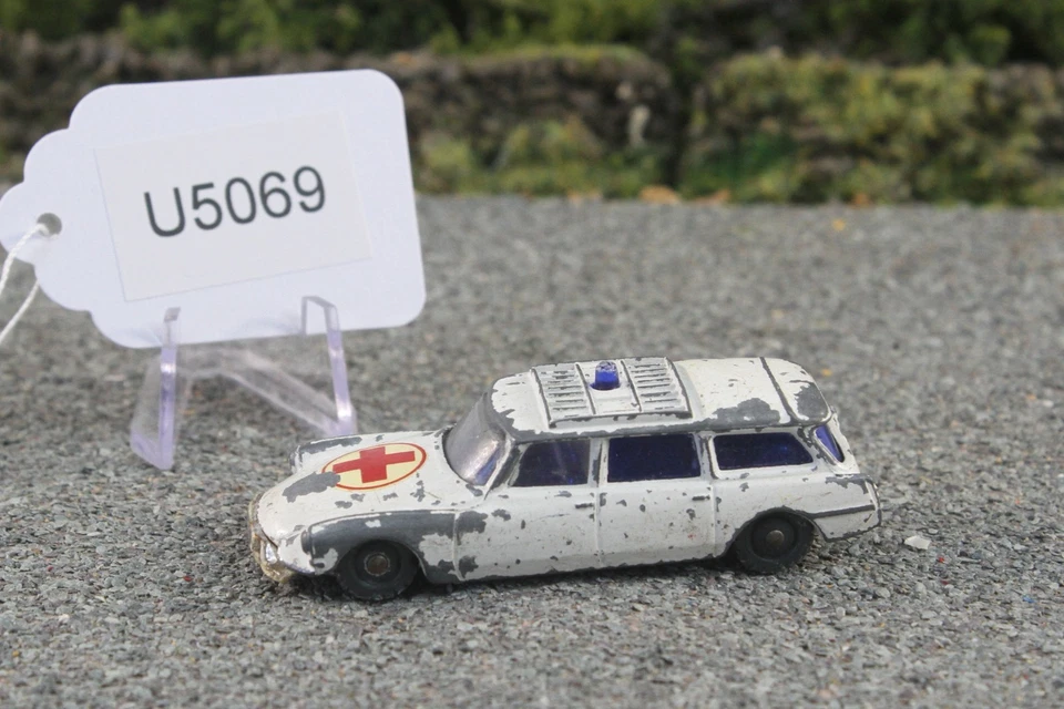 Husky UK White #6 Citroen Ambulance Fair FNQHotwheels U5069 - image 1 of 4