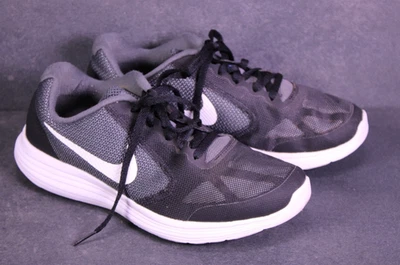 Nike Revolution 3 Unisex  Sneaker Sportschuhe Gr. 39 Mesh schwarz grau BS744 - Bild 1 von 4
