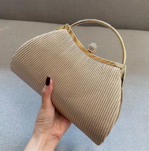 ABENDTASCHE - Clutch Tasche gold gerippt Glitzer goldfarben Strassverschluss mit Kette - Bild 1 von 6