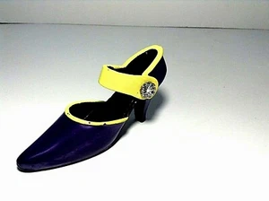 MY TREASURE SHOE FIGURINE SHOWCASES MINIATURE CLASSIC RUNWAY STYLE 1998 MINT - Picture 1 of 4