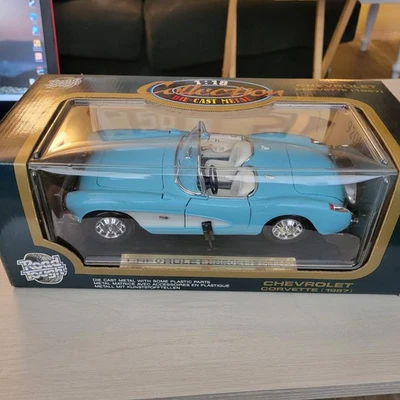 Road Tough 1957 Chevrolet Corvette Convertible Die Cast Metal 1:18 92018 blue - Image 1 of 4