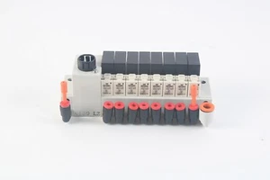 SMC 8X VQ110Y-5F Solenoid Valves W/ Manifold - Picture 1 of 8
