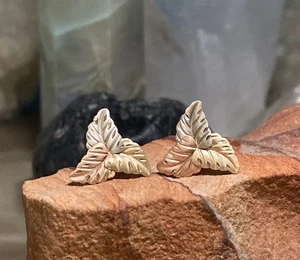 Aretes con diseño de hoja de oro tricolor 14K blanco amarillo rosa poste AN725-32 NX - Imagen 1 de 15