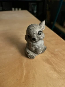 Vintage 3 Zoll Harz Kaninchen Figur große Augen grau Hase Waldtier Miniatur  - Bild 1 von 9