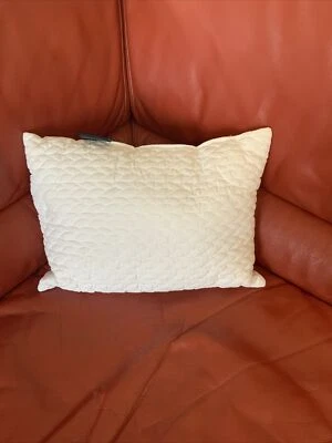 "Pequeña almohada decorativa blanca Cynthia Rowley 16"" X 12"" Foto 1 de 4