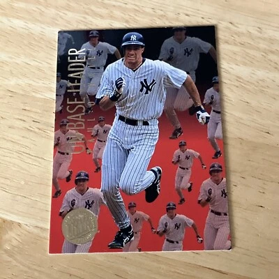 1995 fleer ultra paul o'neill GOLD MEDALLION  ON BASE LEADER  RARE NRMT-MT 9 - Image 1 of 4