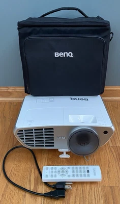 BenQ DLP EP5920 1080P Desktop Table Top Projector Tested Works Soft Case Remote - Image 1 of 4