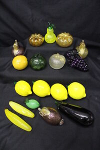 Vintage Lot of 18 Murano Style Hand Blown Art Glass Scale Fruits & Vegetables