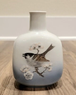Jarrón Danés Real Copenhague Art Nouveau con Pájaro Nº 4878 Dinamarca  Foto 1 de 4