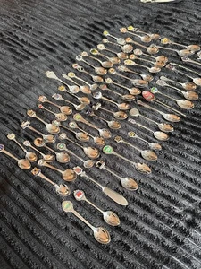 Souvenir Collectible Silver Plated Spoons From UK & World Places Of Interest - Picture 1 of 11