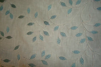 3.47 码 Swavelle Fabric Page Turner 刺绣 S3012 海蓝宝石内饰 125 — 第 1/4 张图片