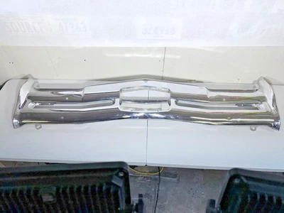 Oldsmobile Cutlass F-85 1966 parachoques delantero General Motors, ligeramente dañado Foto 1 de 4