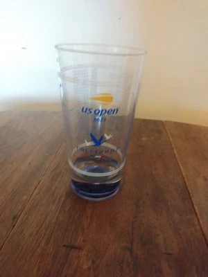 2025 US Open Tenis Gris Ganso Miel Deuce Taza Plástica Vidrio Recuerdo RARO Foto 1 de 4
