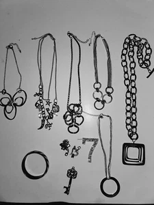 Lote de joyería de moda - Todas las piezas portátiles usadas, plata, metal, oro, dijes - Imagen 1 de 10