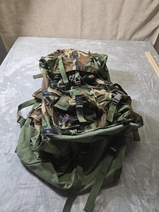US Military Crewman's Field Equipment Bag Woodland Camo 8365-01-393-5183 - Bild 1 von 3