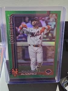 2025 Topps Serie 1 - Francisco Álvarez #171 Arco Iris Verde/99 - Imagen 1 de 2