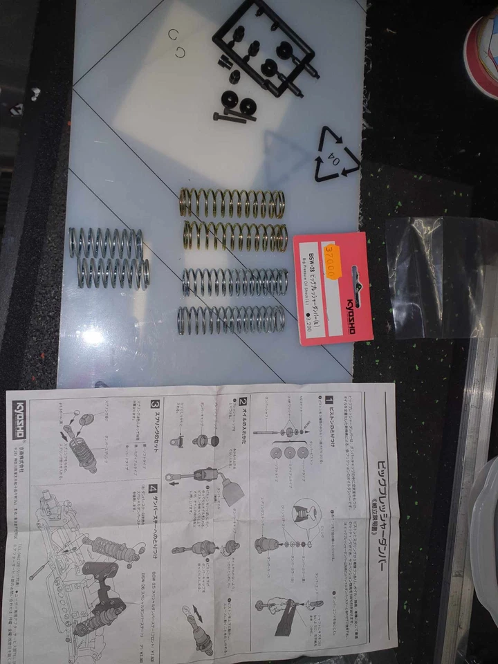 Pièces de BURNS KYOSHO 1/8 TT - Photo 1/2