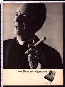 Anuncio impreso vintage de cigarro Robt.burns 1969, sacerdote, hombre fumador, placer mundano - Imagen 1 de 1