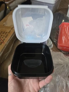 Tupperware Signature Line Mini quadratischer Klapphalter Modular Mates schwarz - Bild 1 von 2