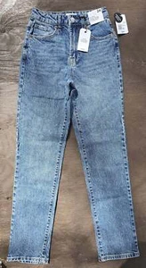 NWT! FOREVER 21 Size 30 (Sz 10) Women's Ultra High Rise Straight Leg Jeans - Picture 1 of 2