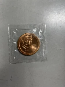 CHARLES M SCHULZ Medal PEANUTS Coin Charlie Brown Snoopy US Mint - Unopened - Picture 1 of 2