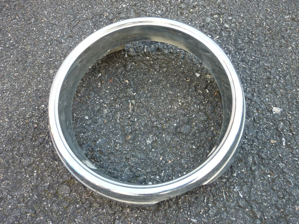 BISEL DE FARO EXTERIOR LH DODGE 880 1964 lado del conductor Foto 1 de 1