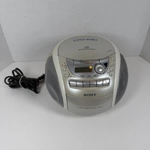 Sony CFD-E90 CD/radio/cassette Boombox - Foto 1 di 15