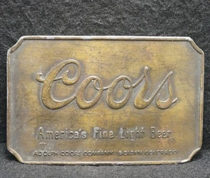 XA17104 VINTAGE AÑOS 70 **CERVEZA LIGERA FINA COORS AMERICA** HEBILLA DE CINTURÓN BOOZE PARA HOMBRE - Imagen 1 de 2