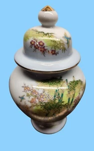 Japanische Porzellan Dose & Deckel handbemalt Bambus Kirschblüten & blaue Vögel - Bild 1 von 19