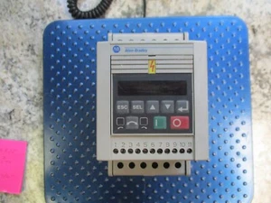 ALLEN BREADLEY ANALÓGICO S.F. SER C FRN: 7.06 0.75KW/1HP 160-BA03NSF1 - Imagen 1 de 4